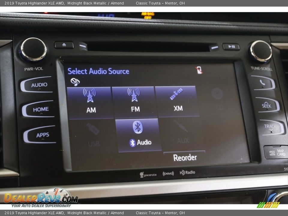 2019 Toyota Highlander XLE AWD Midnight Black Metallic / Almond Photo #10