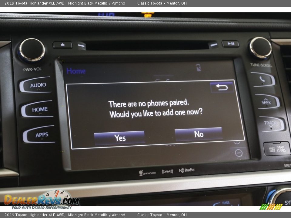 2019 Toyota Highlander XLE AWD Midnight Black Metallic / Almond Photo #11