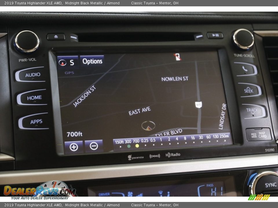 2019 Toyota Highlander XLE AWD Midnight Black Metallic / Almond Photo #12