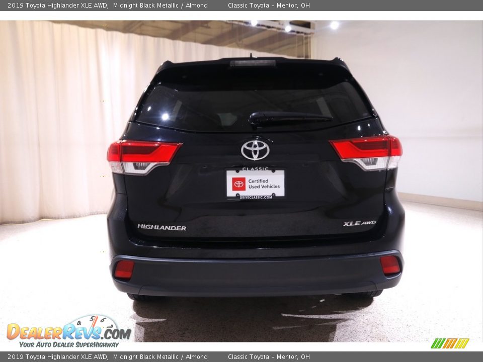 2019 Toyota Highlander XLE AWD Midnight Black Metallic / Almond Photo #19