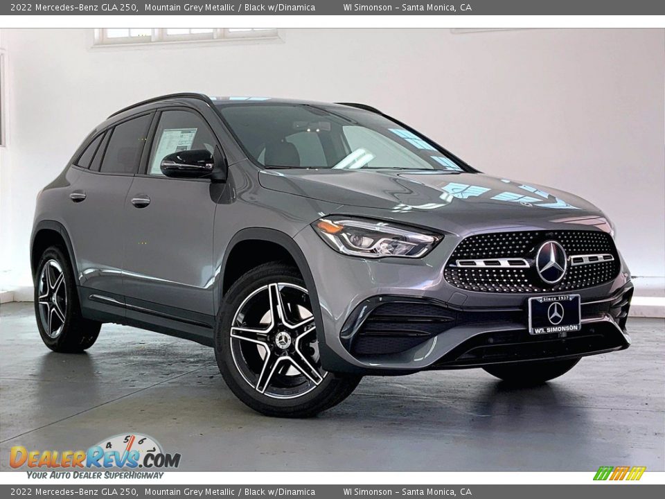 Front 3/4 View of 2022 Mercedes-Benz GLA 250 Photo #12