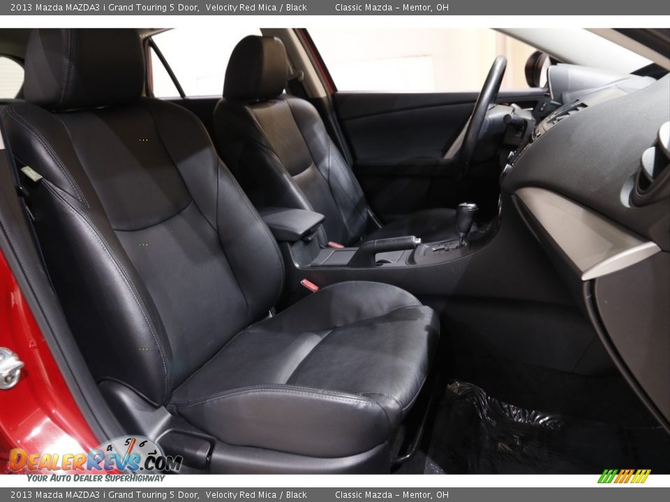 Front Seat of 2013 Mazda MAZDA3 i Grand Touring 5 Door Photo #17