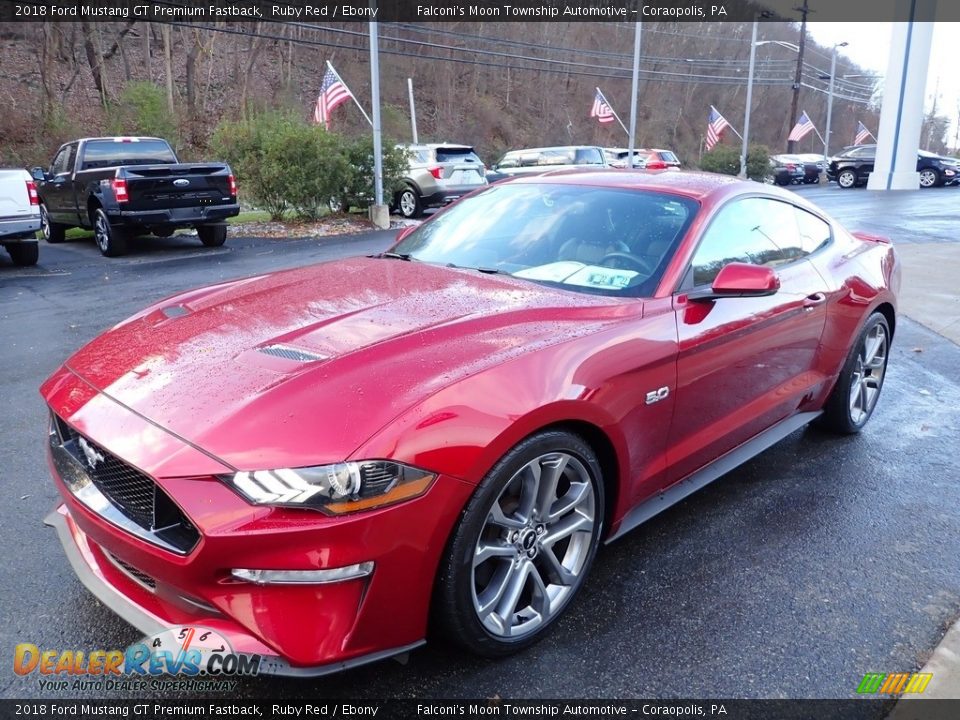 Front 3/4 View of 2018 Ford Mustang GT Premium Fastback Photo #6