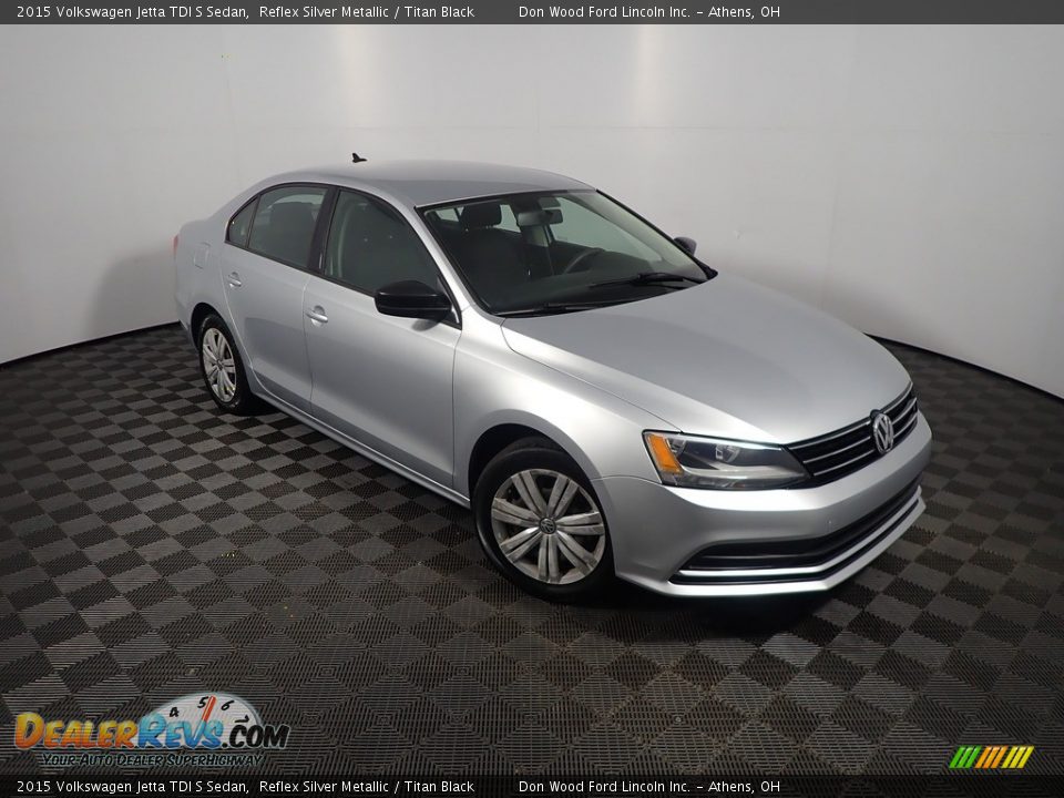 Front 3/4 View of 2015 Volkswagen Jetta TDI S Sedan Photo #2