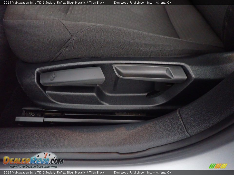 Front Seat of 2015 Volkswagen Jetta TDI S Sedan Photo #23