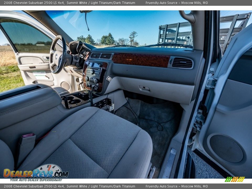 2008 Chevrolet Suburban 2500 LS 4x4 Summit White / Light Titanium/Dark Titanium Photo #27