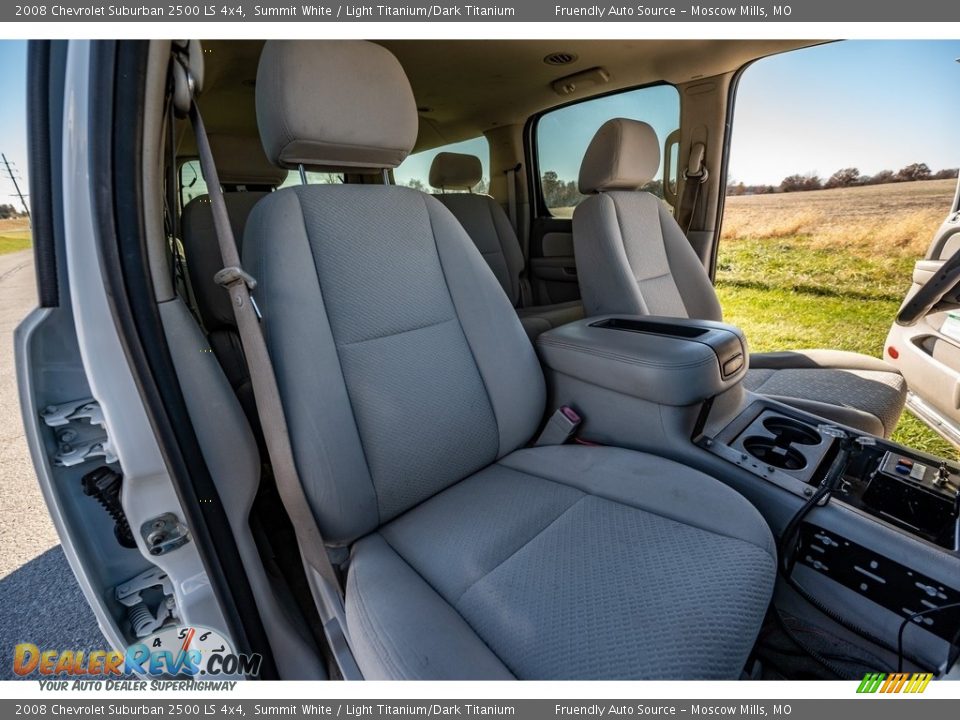 2008 Chevrolet Suburban 2500 LS 4x4 Summit White / Light Titanium/Dark Titanium Photo #29