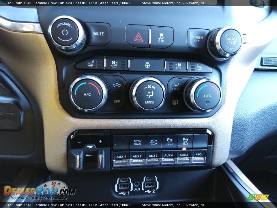 Controls of 2022 Ram 4500 Laramie Crew Cab 4x4 Chassis Photo #27