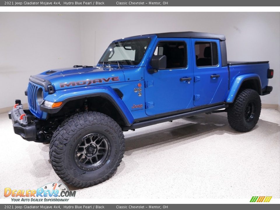 Front 3/4 View of 2021 Jeep Gladiator Mojave 4x4 Photo #3