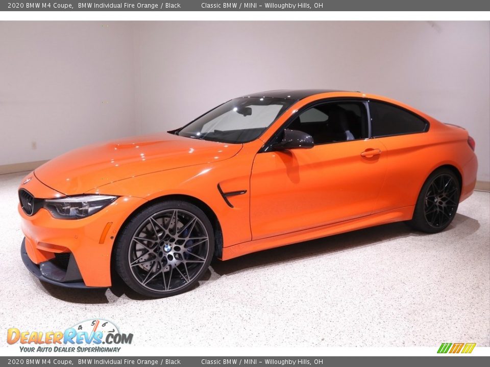 Front 3/4 View of 2020 BMW M4 Coupe Photo #3