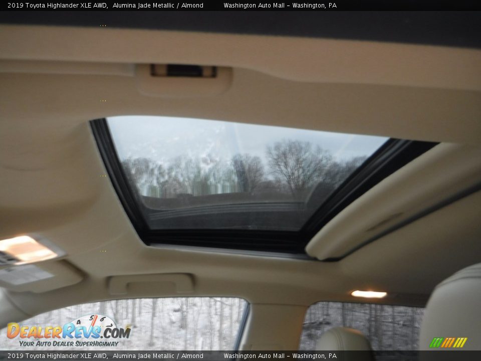2019 Toyota Highlander XLE AWD Alumina Jade Metallic / Almond Photo #18