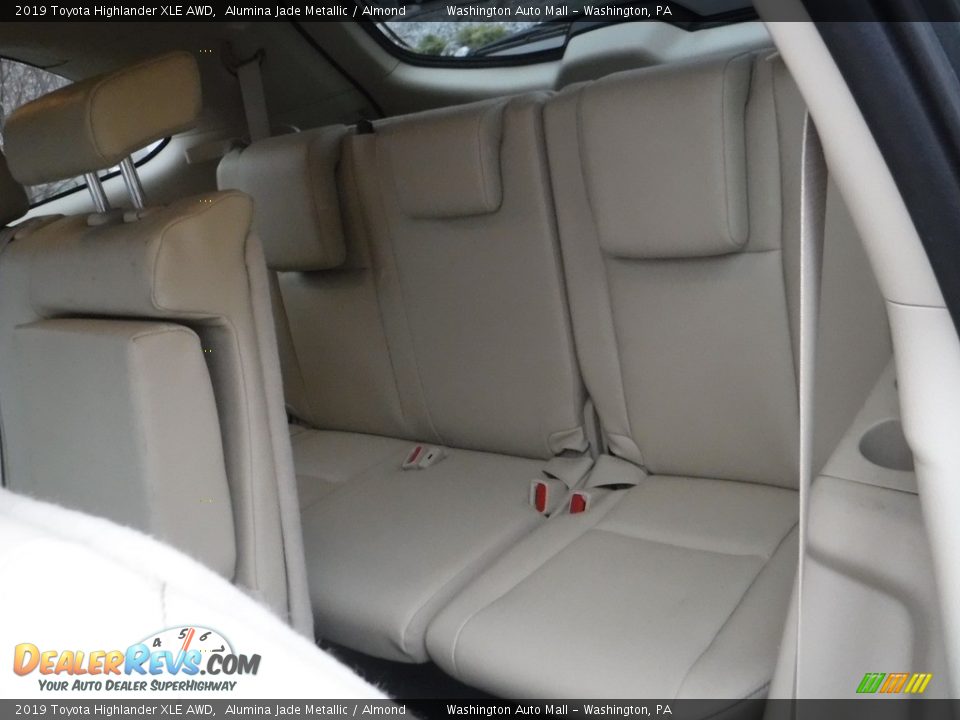 2019 Toyota Highlander XLE AWD Alumina Jade Metallic / Almond Photo #28