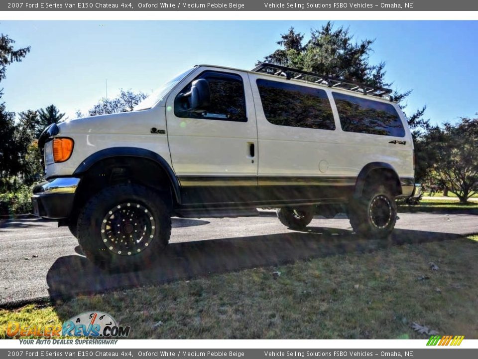 2007 Ford E Series Van E150 Chateau 4x4 Oxford White / Medium Pebble Beige Photo #12