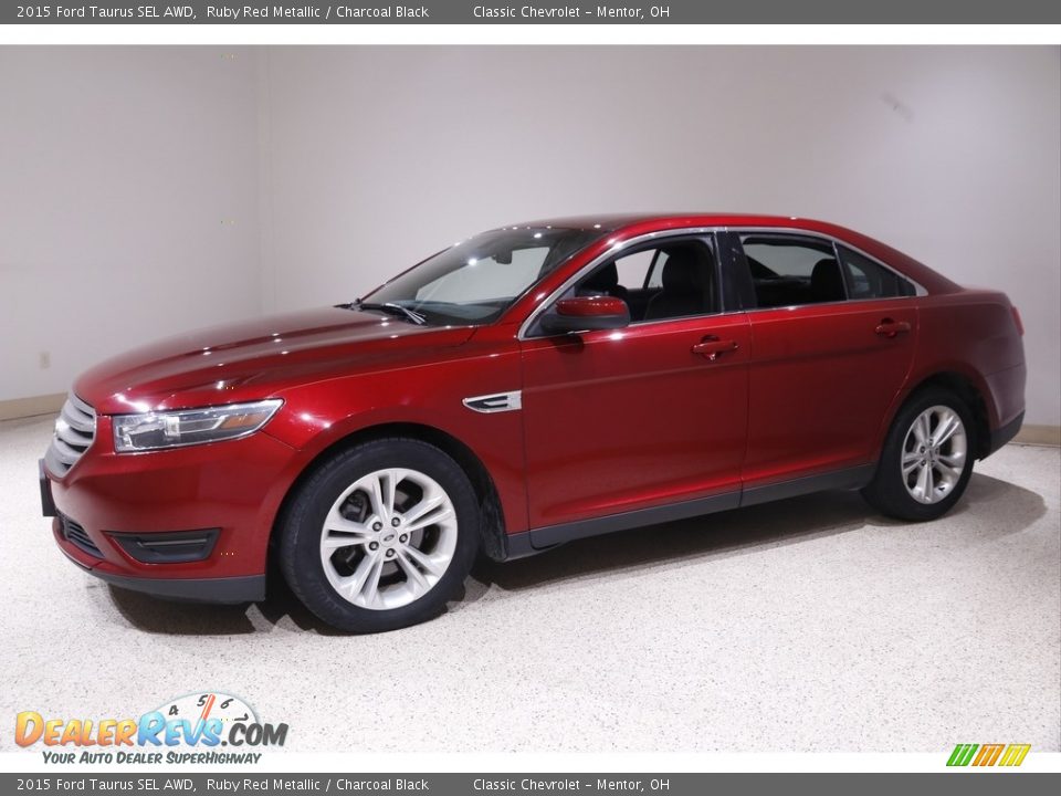 Front 3/4 View of 2015 Ford Taurus SEL AWD Photo #3