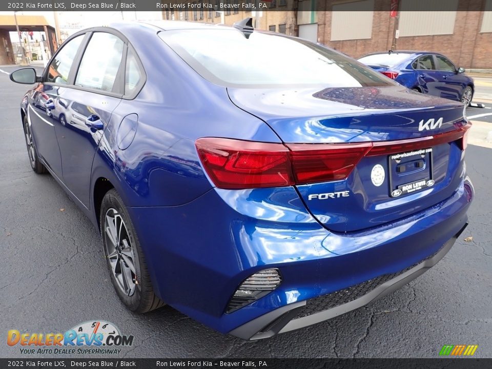 2022 Kia Forte LXS Deep Sea Blue / Black Photo #4
