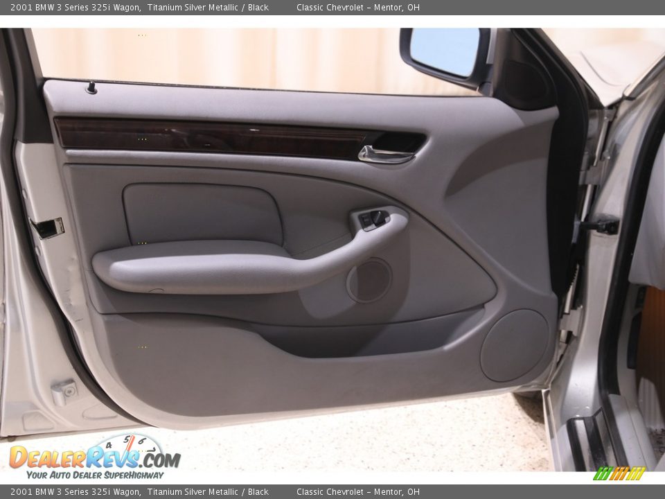 Door Panel of 2001 BMW 3 Series 325i Wagon Photo #4