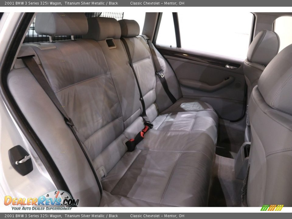 Rear Seat of 2001 BMW 3 Series 325i Wagon Photo #13