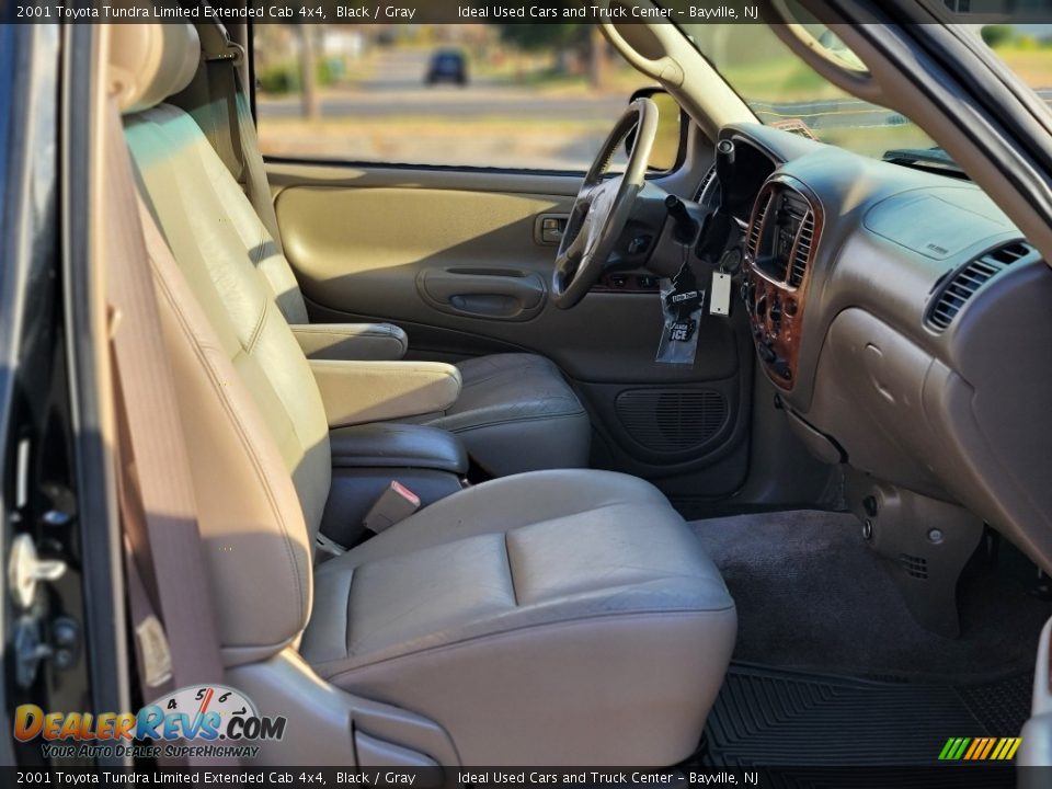 Front Seat of 2001 Toyota Tundra Limited Extended Cab 4x4 Photo #11