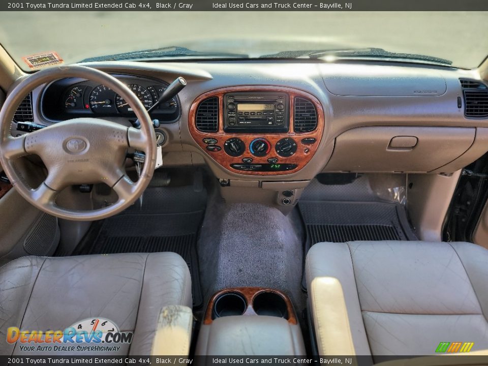 Dashboard of 2001 Toyota Tundra Limited Extended Cab 4x4 Photo #16