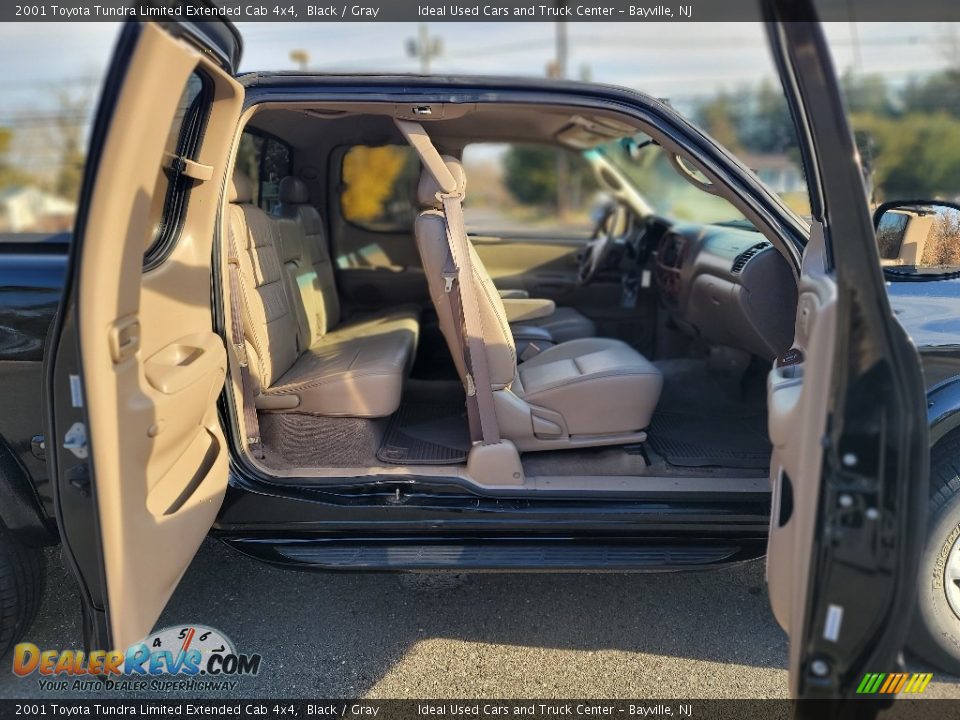 Front Seat of 2001 Toyota Tundra Limited Extended Cab 4x4 Photo #17