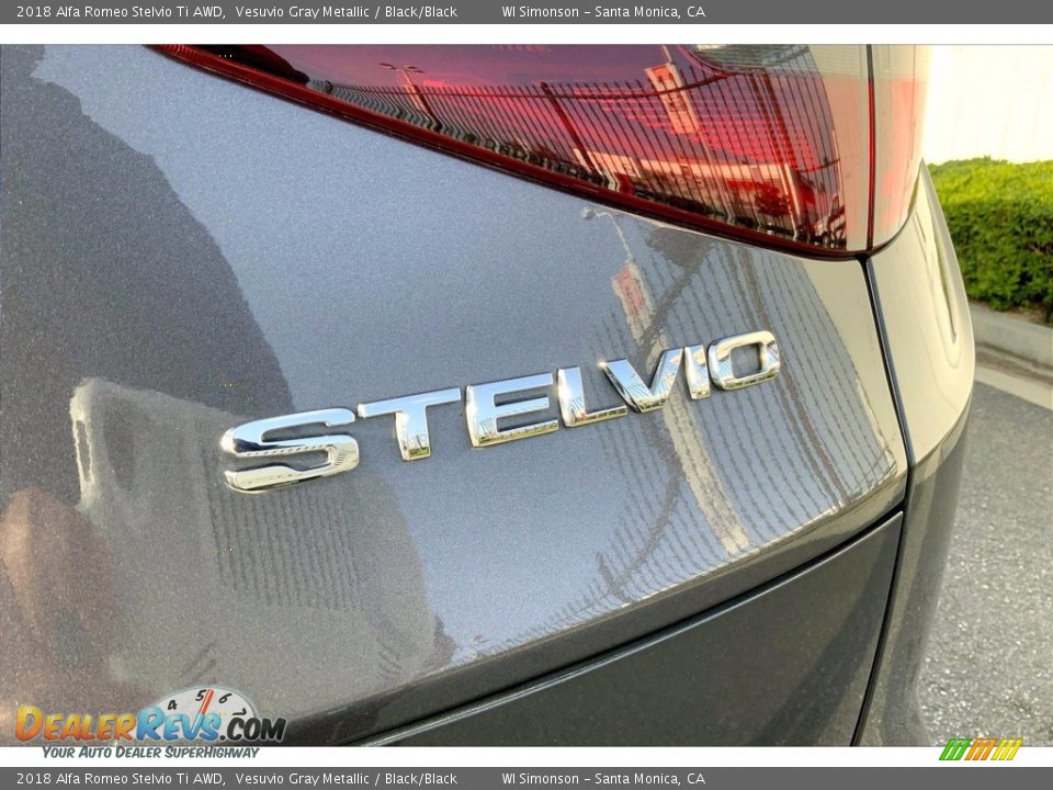 2018 Alfa Romeo Stelvio Ti AWD Vesuvio Gray Metallic / Black/Black Photo #9