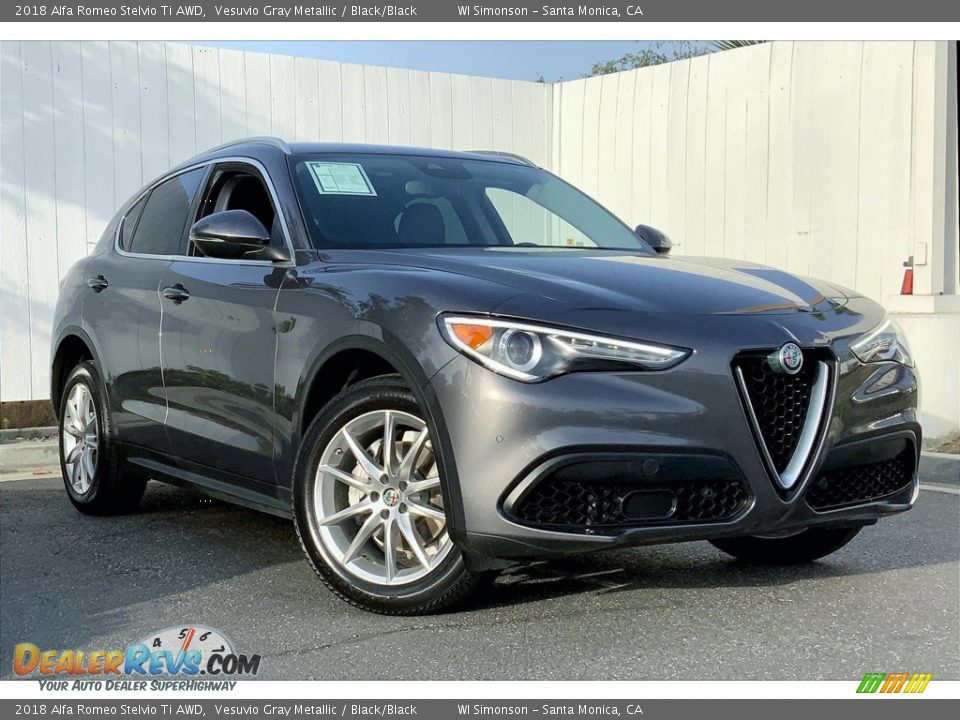 Front 3/4 View of 2018 Alfa Romeo Stelvio Ti AWD Photo #36