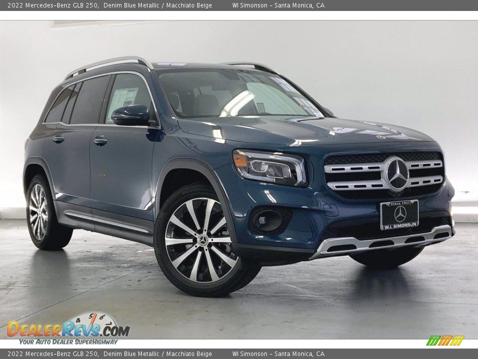 Front 3/4 View of 2022 Mercedes-Benz GLB 250 Photo #12