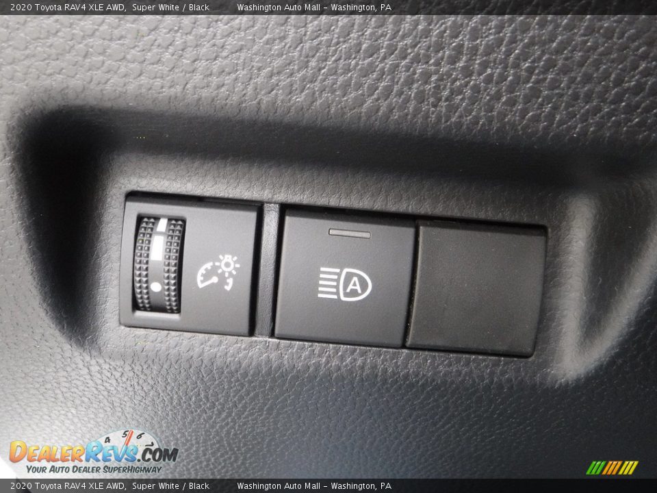 2020 Toyota RAV4 XLE AWD Super White / Black Photo #22