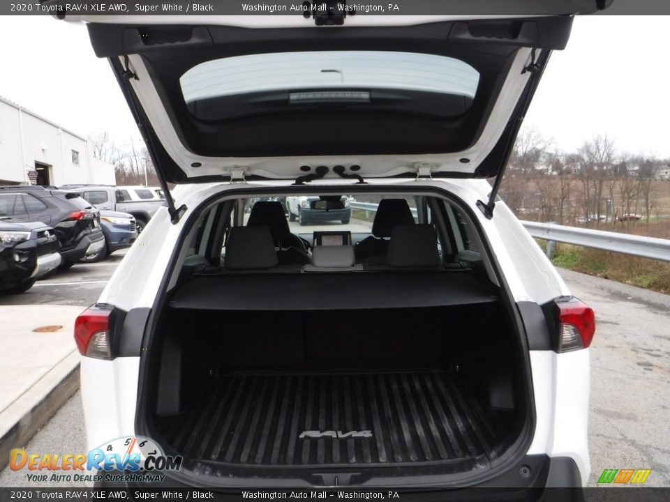 2020 Toyota RAV4 XLE AWD Super White / Black Photo #30