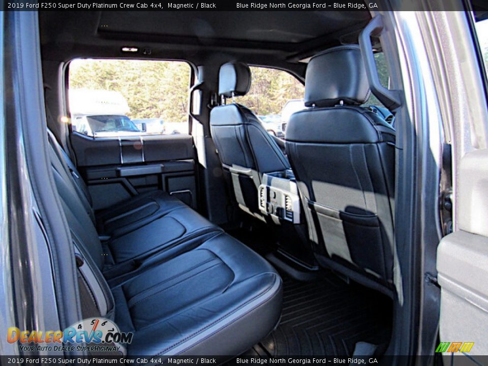 2019 Ford F250 Super Duty Platinum Crew Cab 4x4 Magnetic / Black Photo #17