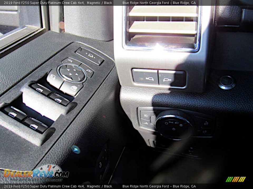 2019 Ford F250 Super Duty Platinum Crew Cab 4x4 Magnetic / Black Photo #29