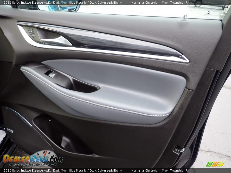 Door Panel of 2020 Buick Enclave Essence AWD Photo #18