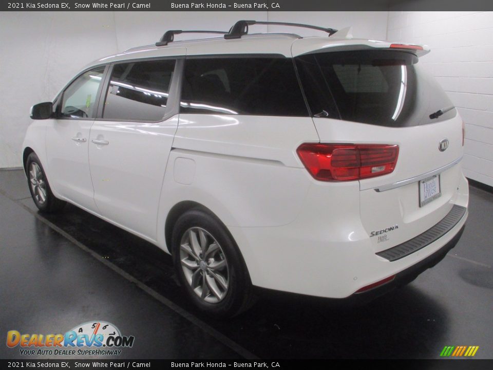 2021 Kia Sedona EX Snow White Pearl / Camel Photo #5