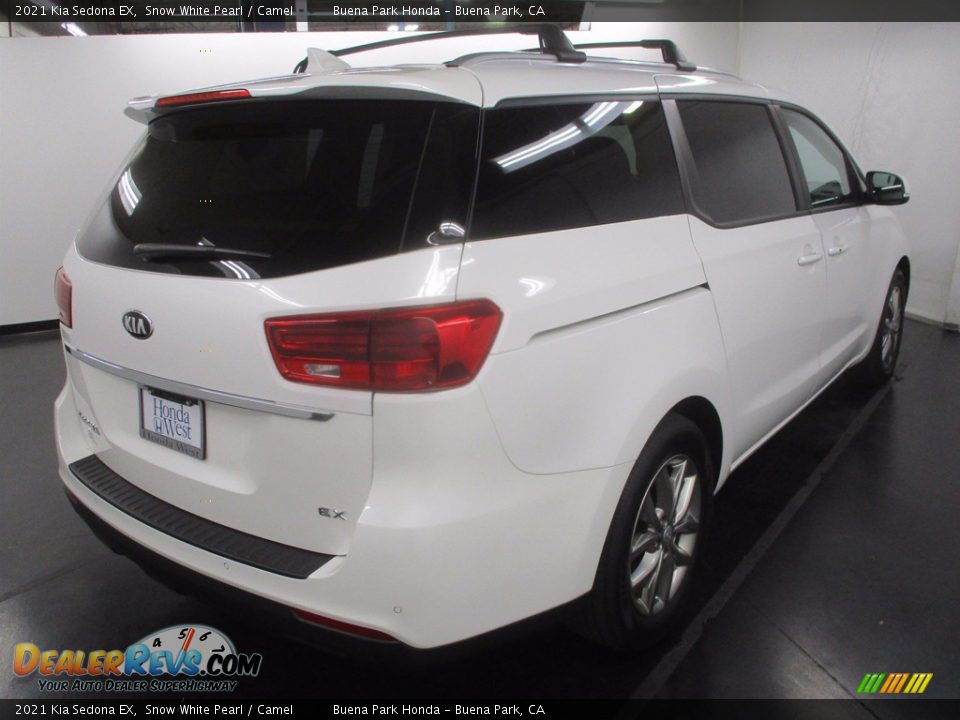 2021 Kia Sedona EX Snow White Pearl / Camel Photo #7