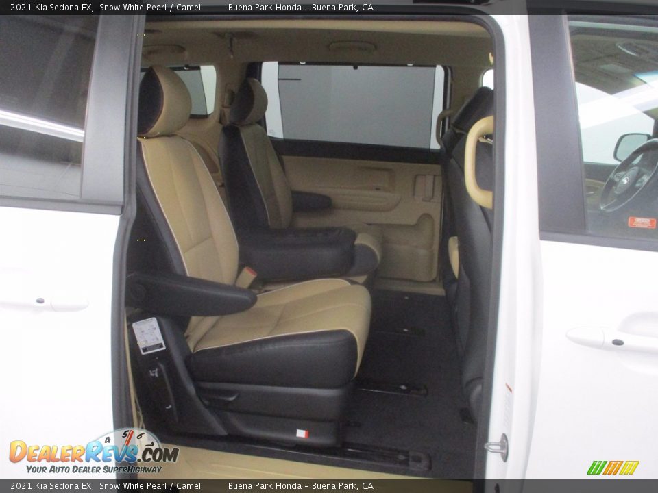 2021 Kia Sedona EX Snow White Pearl / Camel Photo #32