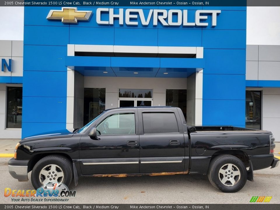 2005 Chevrolet Silverado 1500 LS Crew Cab Black / Medium Gray Photo #1