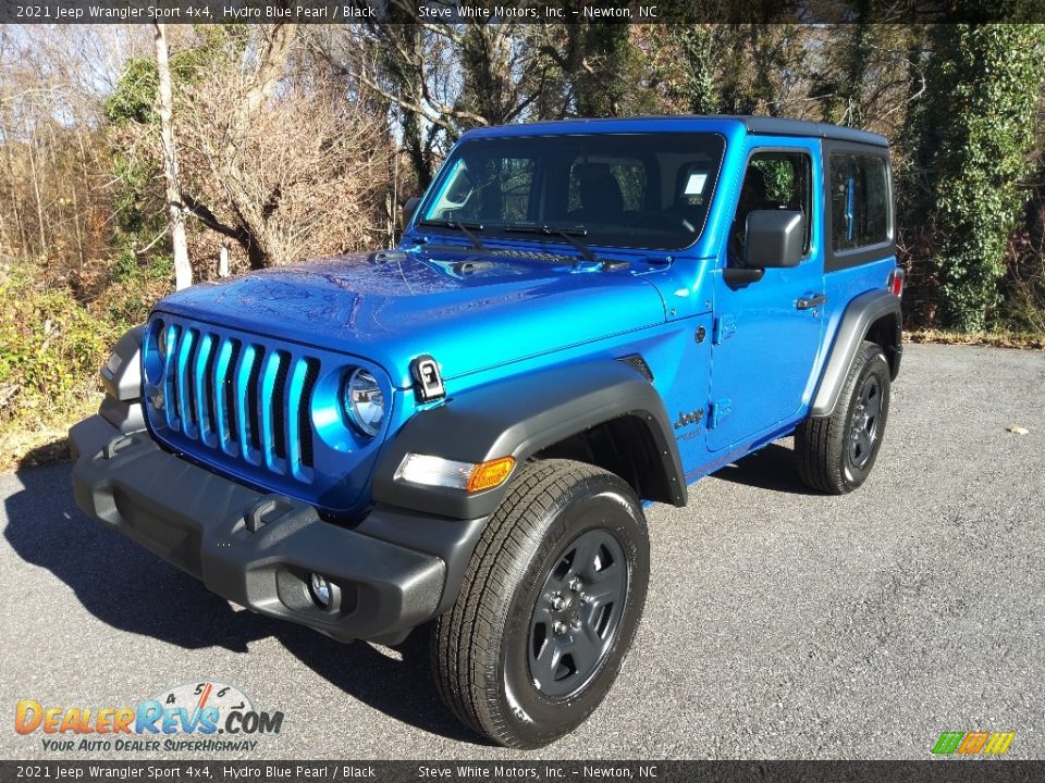 Front 3/4 View of 2021 Jeep Wrangler Sport 4x4 Photo #2