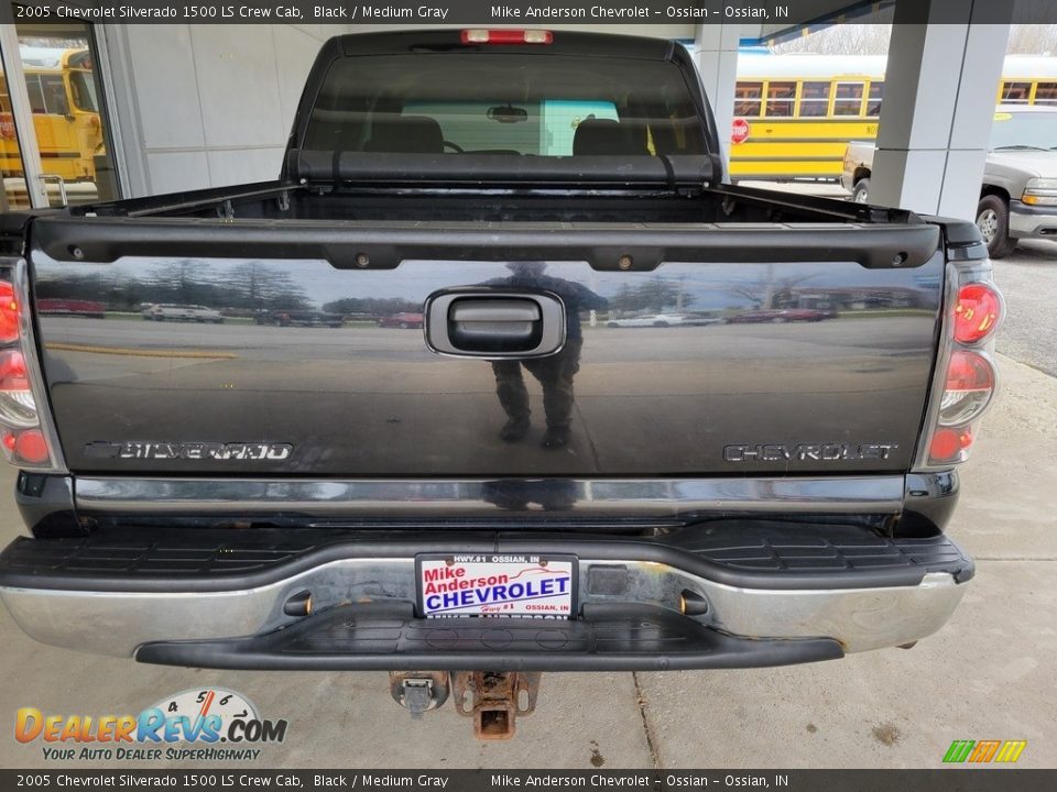 2005 Chevrolet Silverado 1500 LS Crew Cab Black / Medium Gray Photo #5