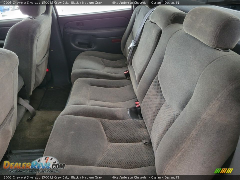 2005 Chevrolet Silverado 1500 LS Crew Cab Black / Medium Gray Photo #17