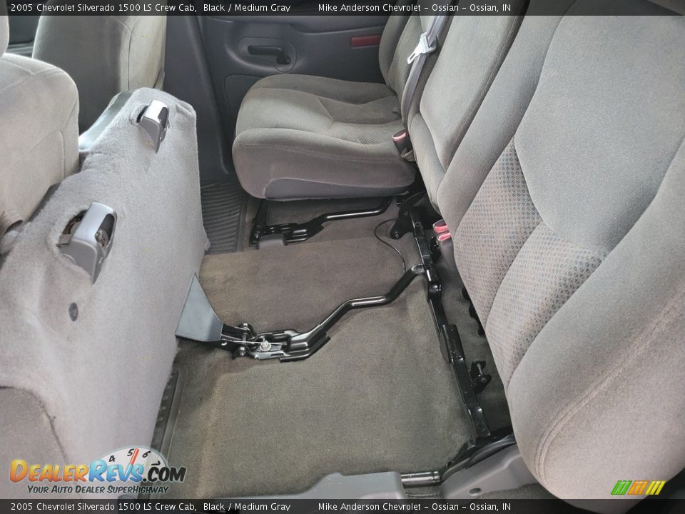 2005 Chevrolet Silverado 1500 LS Crew Cab Black / Medium Gray Photo #19
