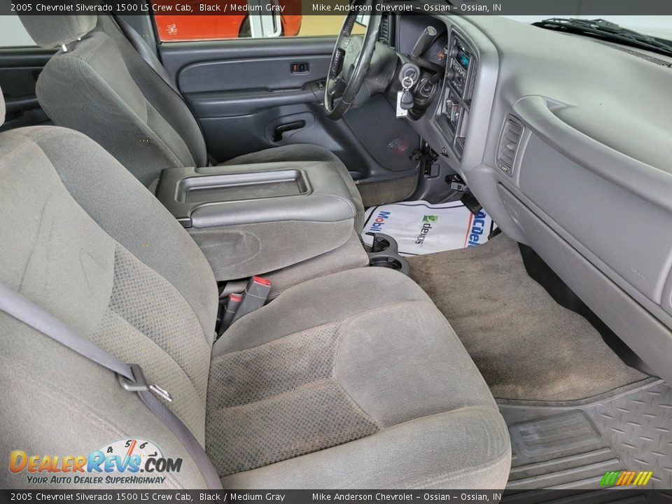 2005 Chevrolet Silverado 1500 LS Crew Cab Black / Medium Gray Photo #23