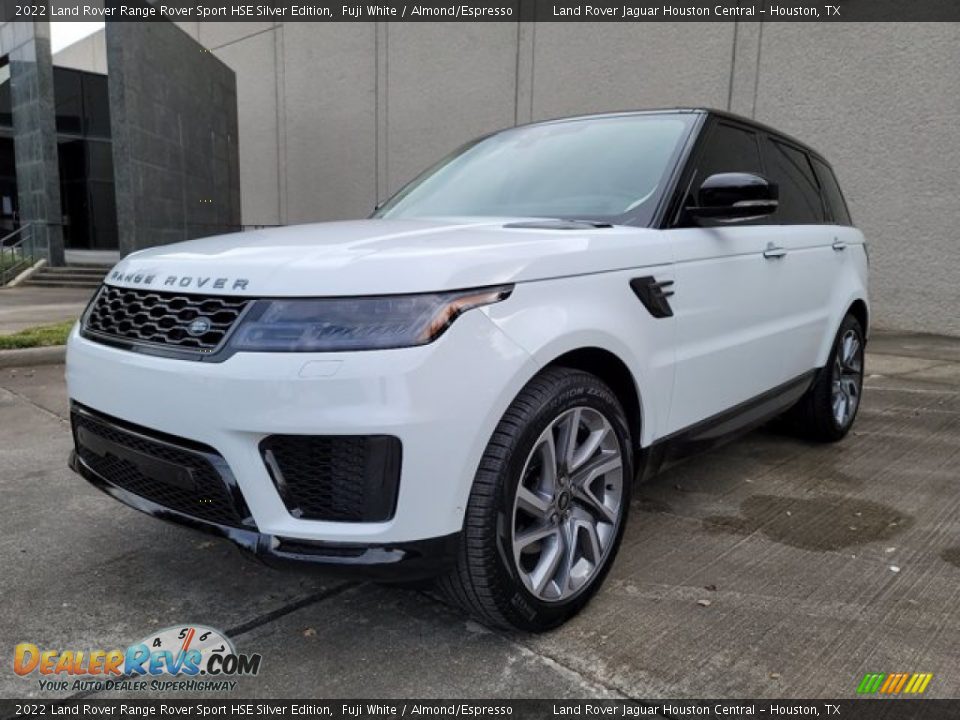 Front 3/4 View of 2022 Land Rover Range Rover Sport HSE Silver Edition Photo #1