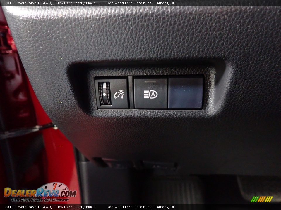 2019 Toyota RAV4 LE AWD Ruby Flare Pearl / Black Photo #31