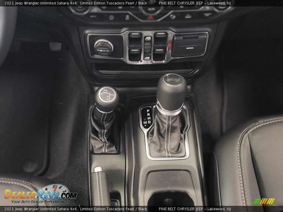 2021 Jeep Wrangler Unlimited Sahara 4x4 Shifter Photo #9