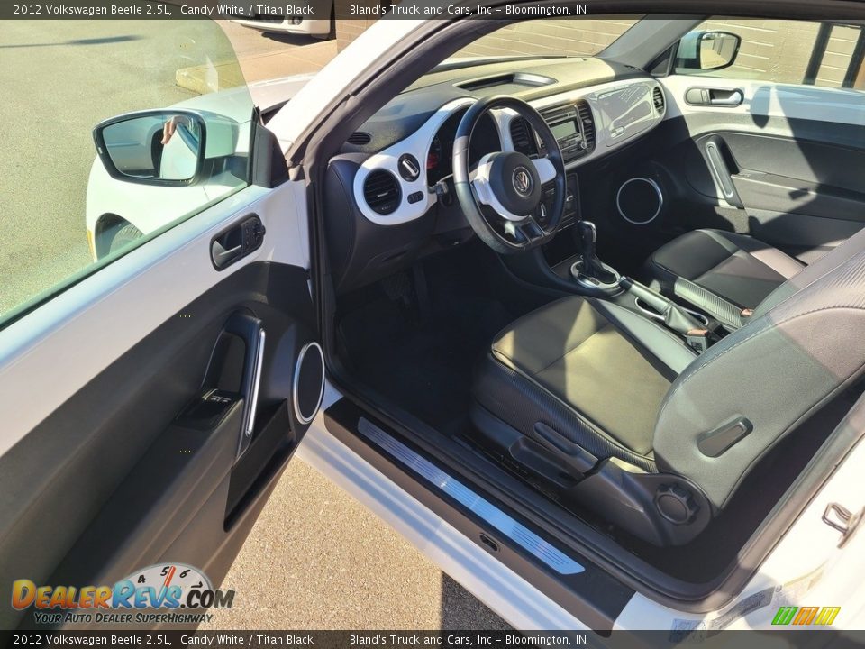 2012 Volkswagen Beetle 2.5L Candy White / Titan Black Photo #3