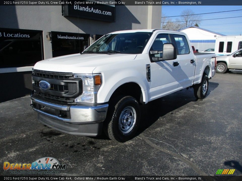2021 Ford F250 Super Duty XL Crew Cab 4x4 Oxford White / Medium Earth Gray Photo #2