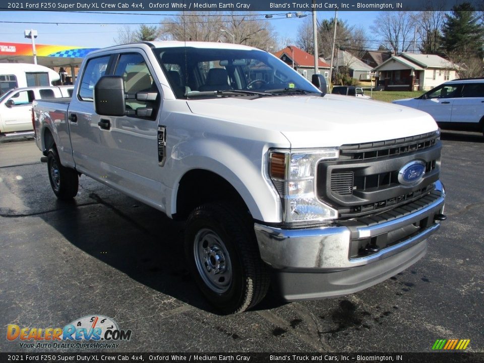 2021 Ford F250 Super Duty XL Crew Cab 4x4 Oxford White / Medium Earth Gray Photo #5