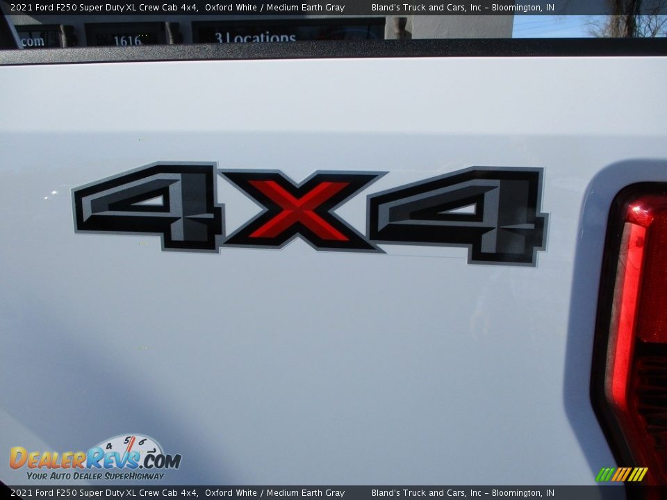 2021 Ford F250 Super Duty XL Crew Cab 4x4 Oxford White / Medium Earth Gray Photo #36