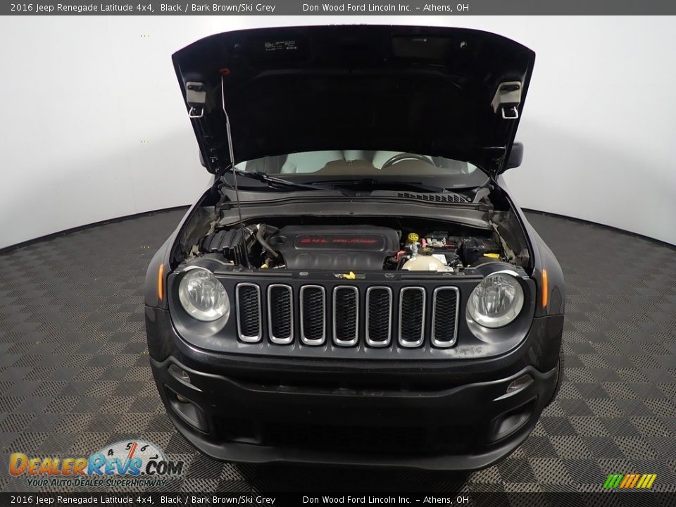 2016 Jeep Renegade Latitude 4x4 Black / Bark Brown/Ski Grey Photo #6