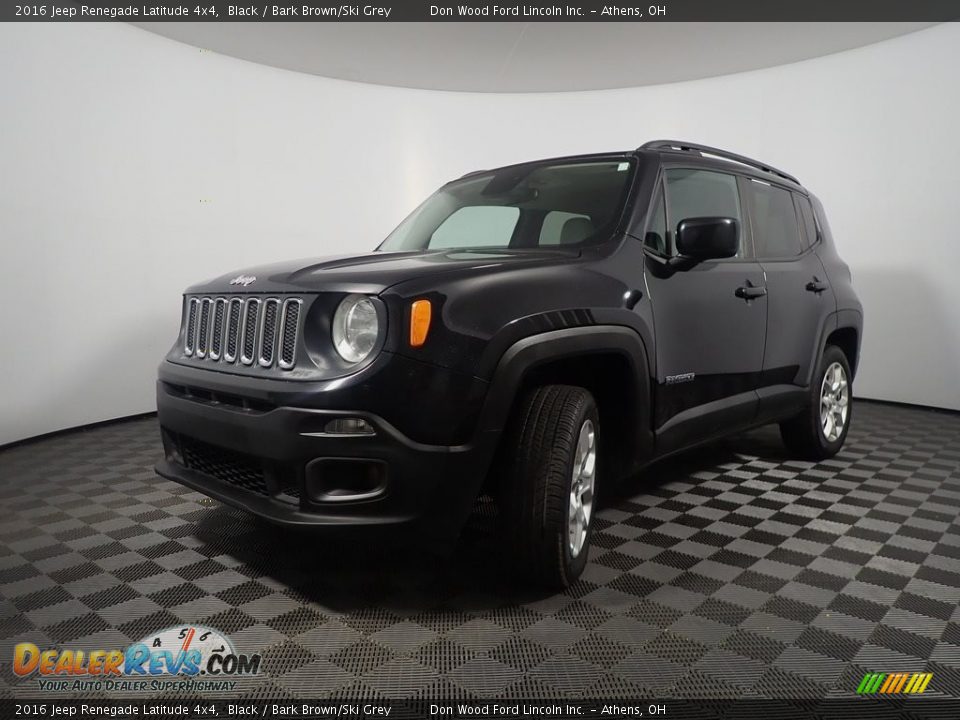 2016 Jeep Renegade Latitude 4x4 Black / Bark Brown/Ski Grey Photo #8